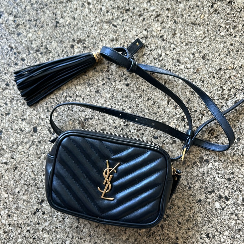 Saint Laurent LOU BELT BAG IN QUILTED LEATHER
BLACK
Full price $1090 plus tax